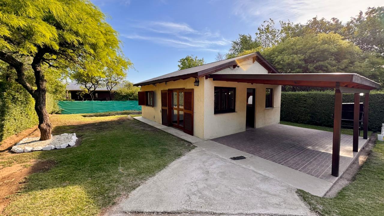 CASA EN BARRIO CUATRO HORIZONTES – V.G.B