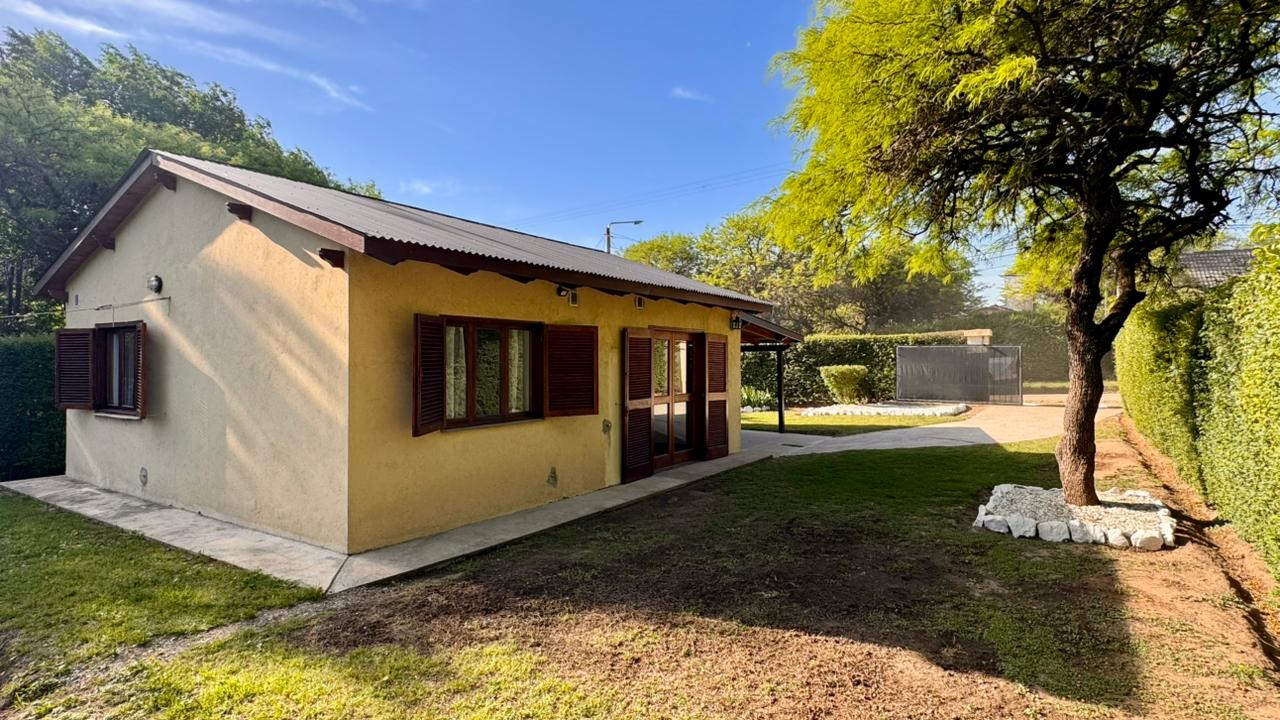 CASA EN BARRIO CUATRO HORIZONTES – V.G.B