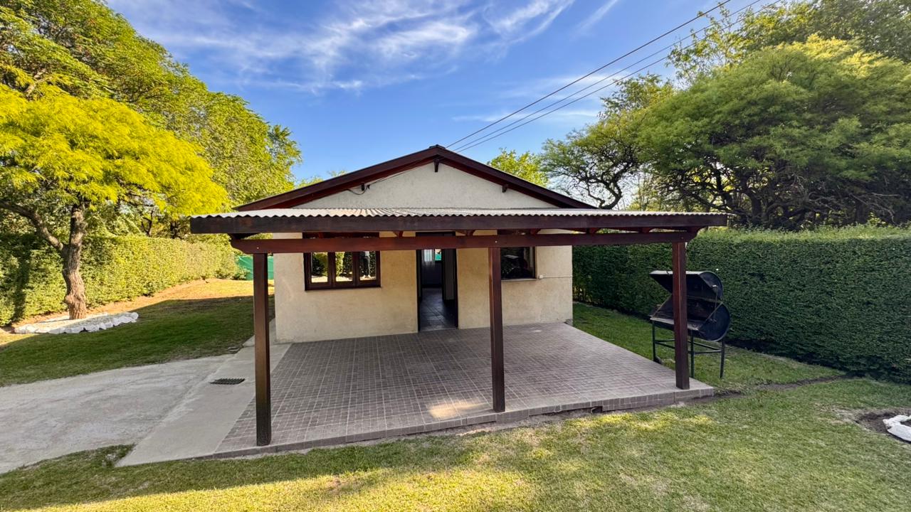 CASA EN BARRIO CUATRO HORIZONTES – V.G.B
