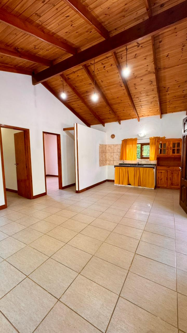 CASA EN BARRIO CUATRO HORIZONTES – V.G.B