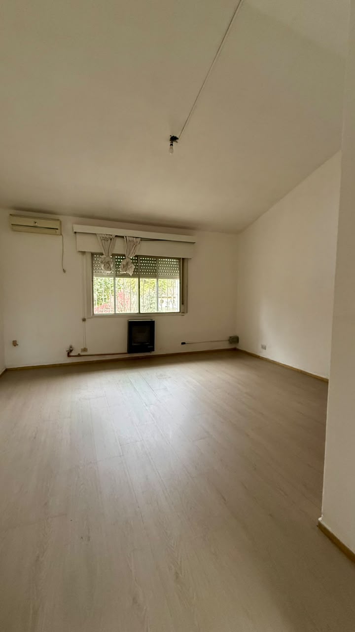CASA CON DPTO EN VILLA GRAL. BELGRANO